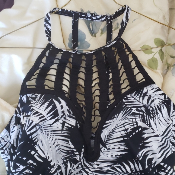 Halter top swim suit - Picture 3 of 4